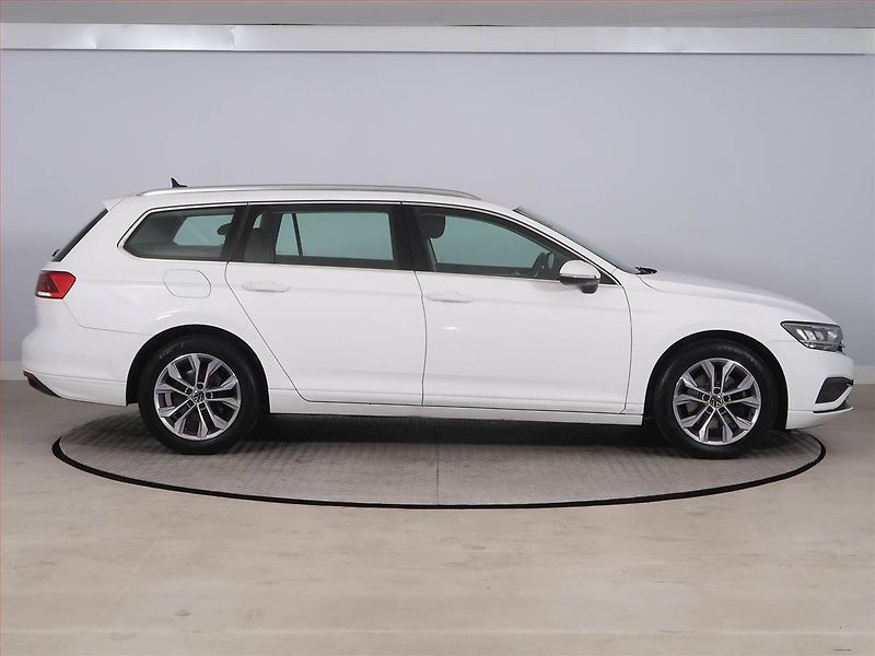 Volkswagen Passat (2020) Business 1.5 TSI, ČR,1.maj - fotka 6 z 18
