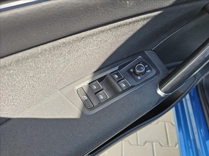 Volkswagen Touran 1,4 TSi 110KW Highline Panoram - fotka 14 z 52