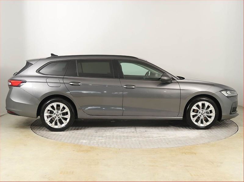 Škoda Superb (2025) 2.0 TDI, SELECTION, DPH - fotka 6 z 27
