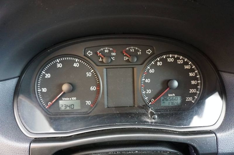 Volkswagen Polo (2008) COMFORT 1,2 HTP 44 kW - fotka 24 z 36