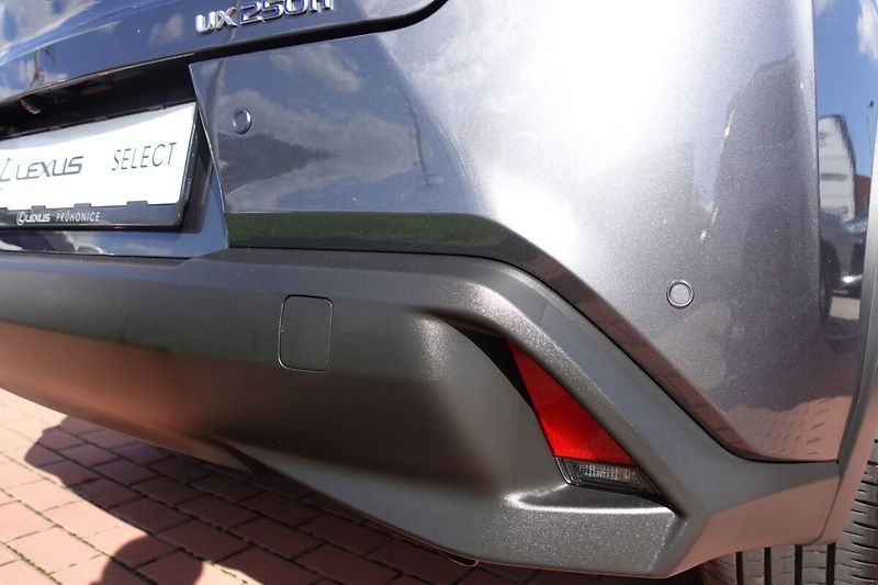Lexus UX 250h 2,0HSD Special Edition - fotka 29 z 32