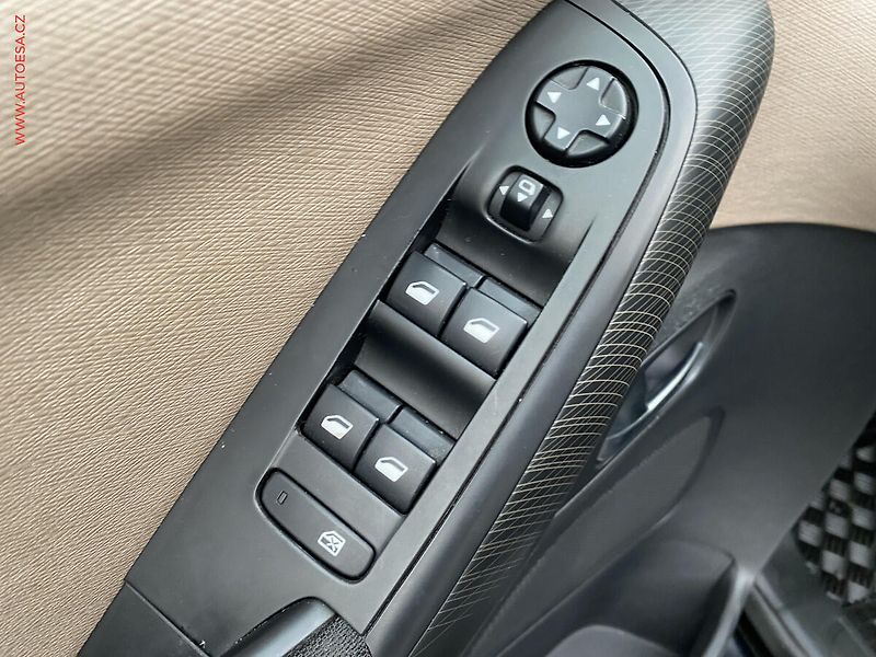 Citroën Grand C4 Picasso (2015) 2.0HDI, ČR, Intensive, AT - fotka 13 z 18
