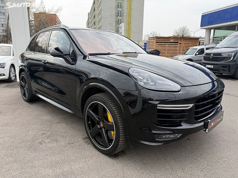 Porsche Cayenne Turbo S - fotka 4 z 44