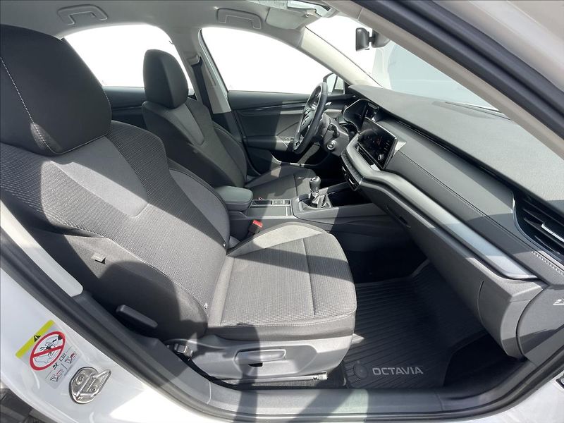 Škoda Octavia 2,0 TDI Ambition Plus KESSY - fotka 18 z 24