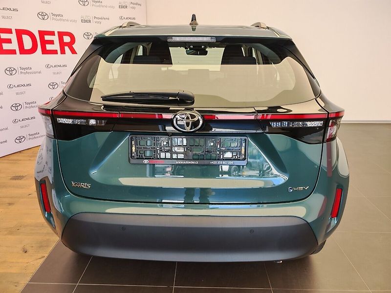 Toyota Yaris Cross 1.5 Hybrid ( 115k ) e-CVT 4x2 - fotka 5 z 33
