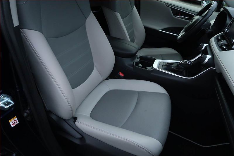 Toyota RAV4 (2019) 2.5 Hybrid - fotka 9 z 30