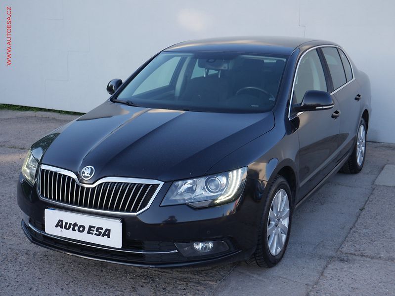 Škoda Superb (2013) 2.0 TDi 4x4, ČR, DSG, bixen - fotka 3 z 17