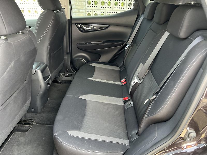 Nissan Qashqai 1.3DIG-T KAMERA PŮVOD ČR - fotka 23 z 40