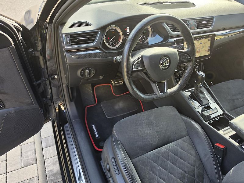 Škoda Superb (2018) SportLine 2.0 TDI 140kW 4x4 - fotka 8 z 32