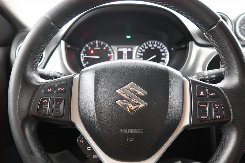 Suzuki Vitara (2015) 1.6 DDiS, 4X4, Serv.kniha - fotka 17 z 24