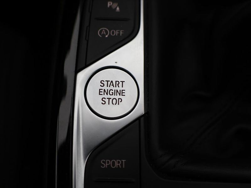 BMW Řada 3 Touring 2,0 320d 140kW CZ DPH - fotka 24 z 35
