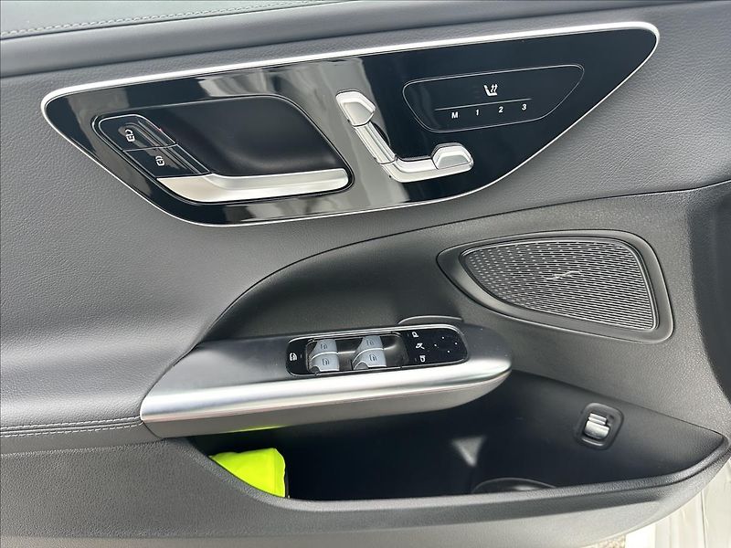 Mercedes-Benz Třídy C C 300de 4MATIC AMG linie - fotka 12 z 13