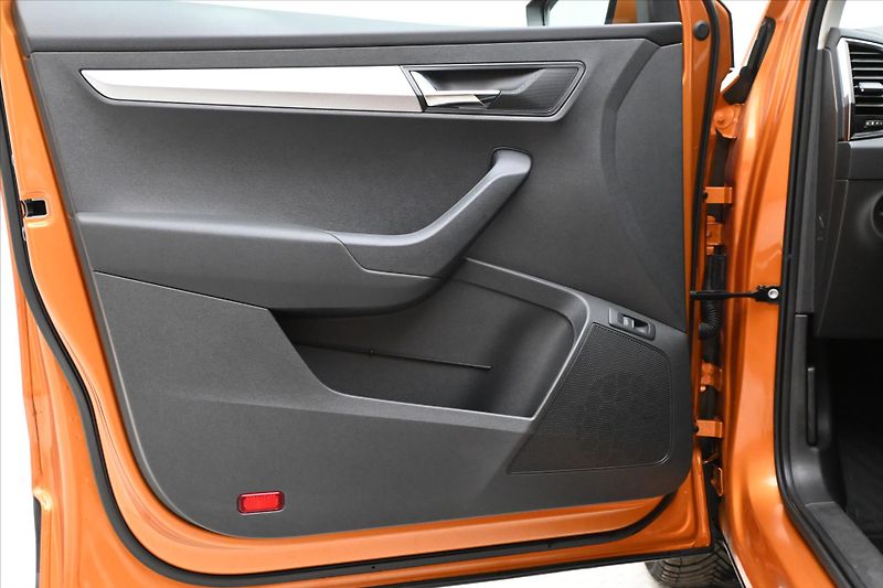 Škoda Karoq 1,5 TSI 110 kW DSG Ambition Zá - fotka 24 z 31