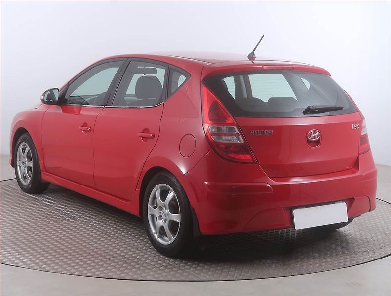 Hyundai i30 (2011) 1.6 CVVT, nová STK - fotka 4 z 14