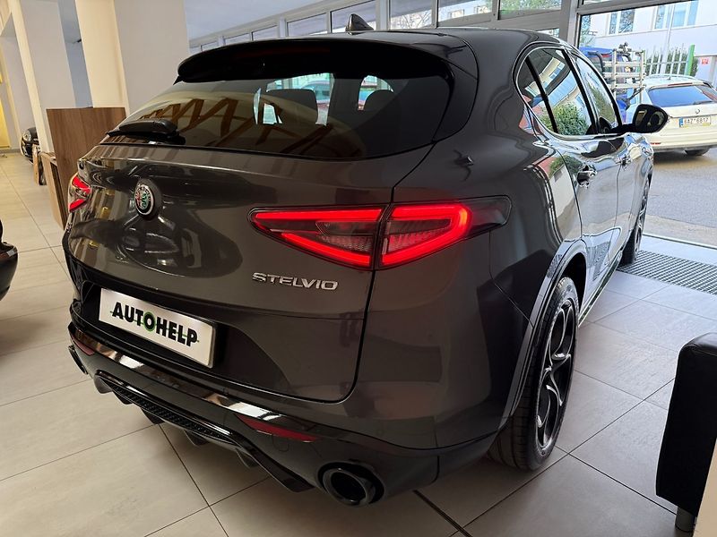 Alfa Romeo Stelvio (2023) 2.2 210 HP Veloce 8AT Q4 - fotka 4 z 32