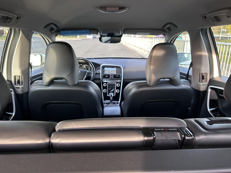 Volvo XC60 2.4 D5 Summum Polestar AWD  - fotka 28 z 33