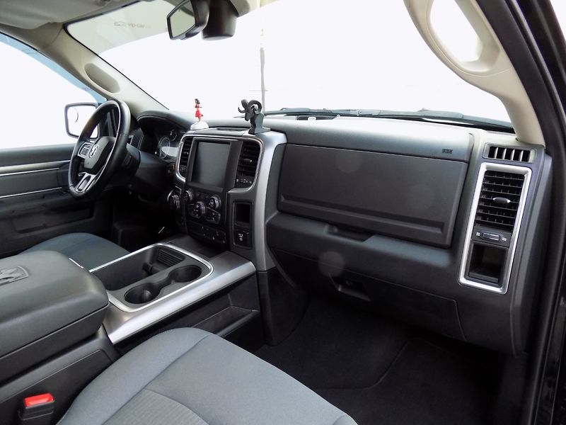 Dodge RAM 1500 (2022) 5.7 HEMI/CREW CAB/ČR/DPH/LED/ - fotka 16 z 40