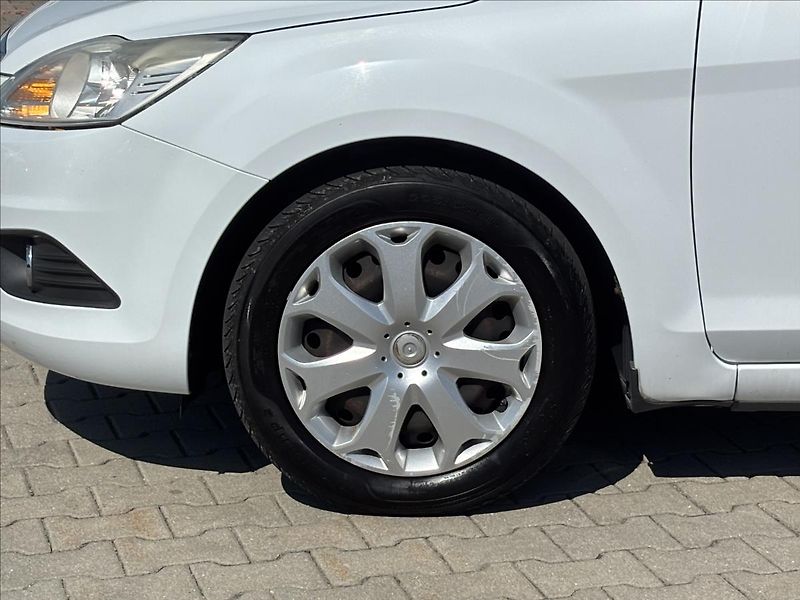 Ford Focus 1,6 Duratec Ti-VCT 74kW Trend - fotka 9 z 20
