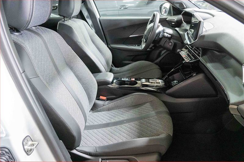 Peugeot 2008 (2025) 1.2 PureTech - fotka 9 z 18