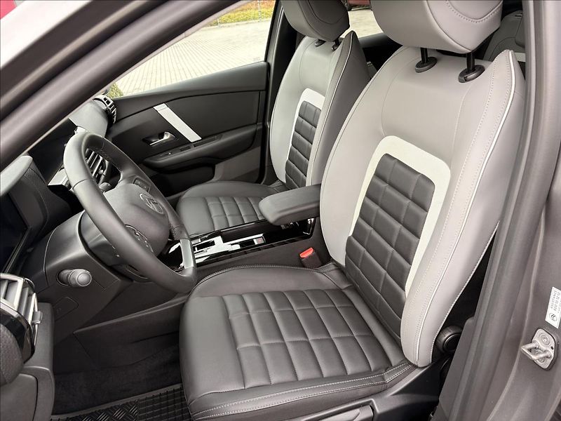 Citroën C4 1,2 MAX Petrol 130k Automatic - fotka 11 z 33
