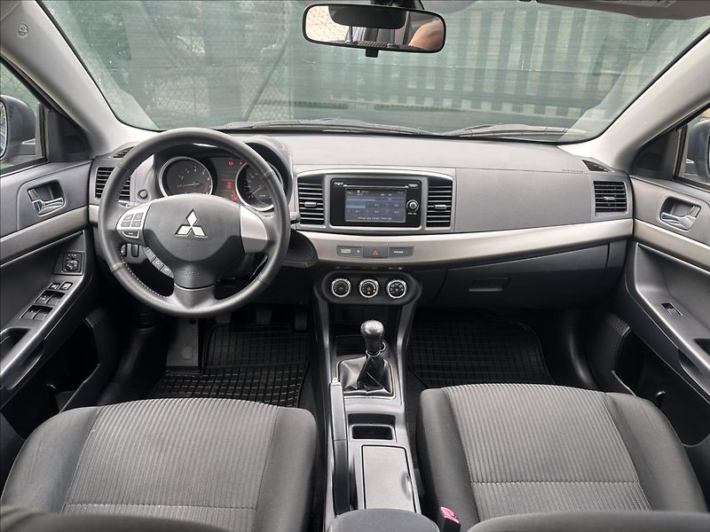 Mitsubishi Lancer 1,6 1.majitel - fotka 13 z 22
