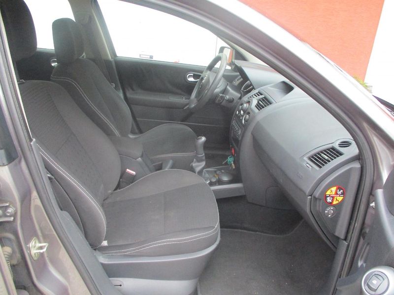 Renault Mégane 1.6i KLIMA - fotka 14 z 24