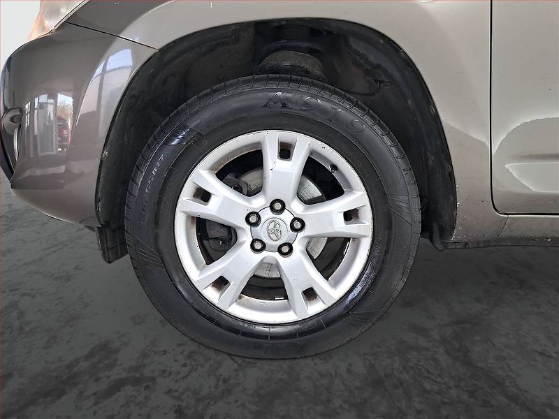 Toyota RAV4 (2009) 2.0 VVT-i, 4X4, Automat - fotka 15 z 17