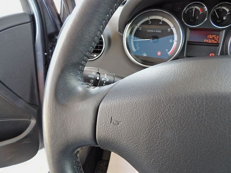 Peugeot 308 SW 1.6VTi 88kW AutoAC Serviska - fotka 14 z 33