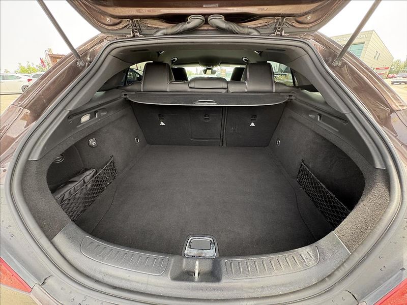 Mercedes-Benz CLA 2,2 220d 130kW,Bi-Xen,Kamera - fotka 29 z 35