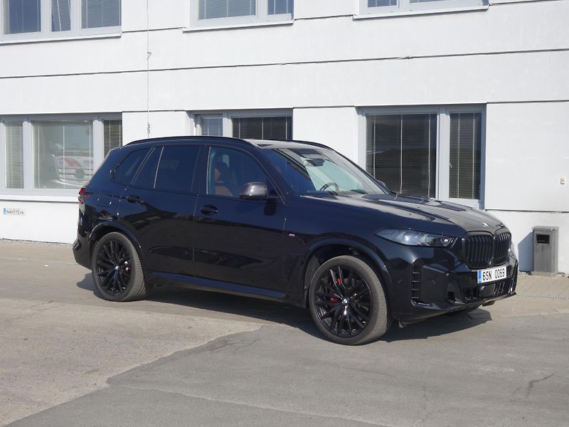 BMW X5 (2024) 40 d xDrive M Sport - fotka 2 z 20