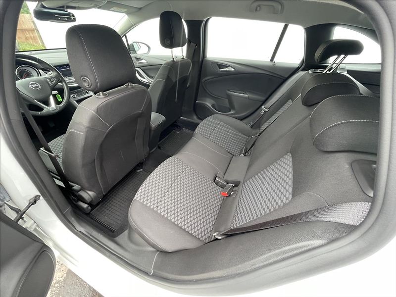 Opel Astra 1,5 CDTi Edition ST PDC+AC - fotka 16 z 23