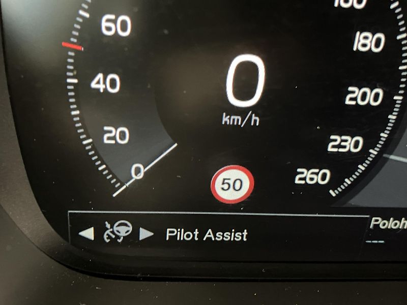 Volvo XC90 B5 AWD Momentum AT8 - fotka 30 z 48
