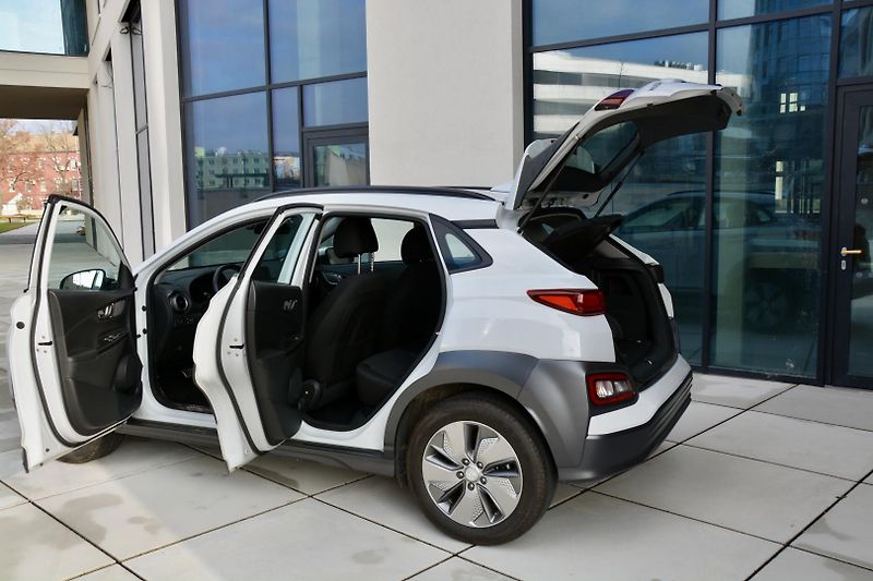 Hyundai Kona (2020) EV ELEKTRIC 100Kw 1 MAJITEL KA - fotka 8 z 53