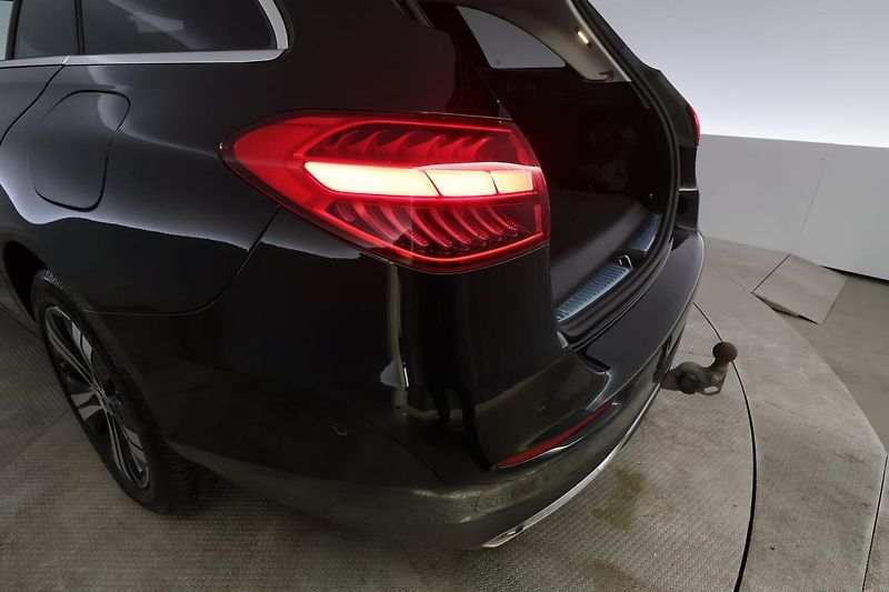 Mercedes-Benz Třídy C 300e Avantgarde Kamera Tažné - fotka 7 z 30