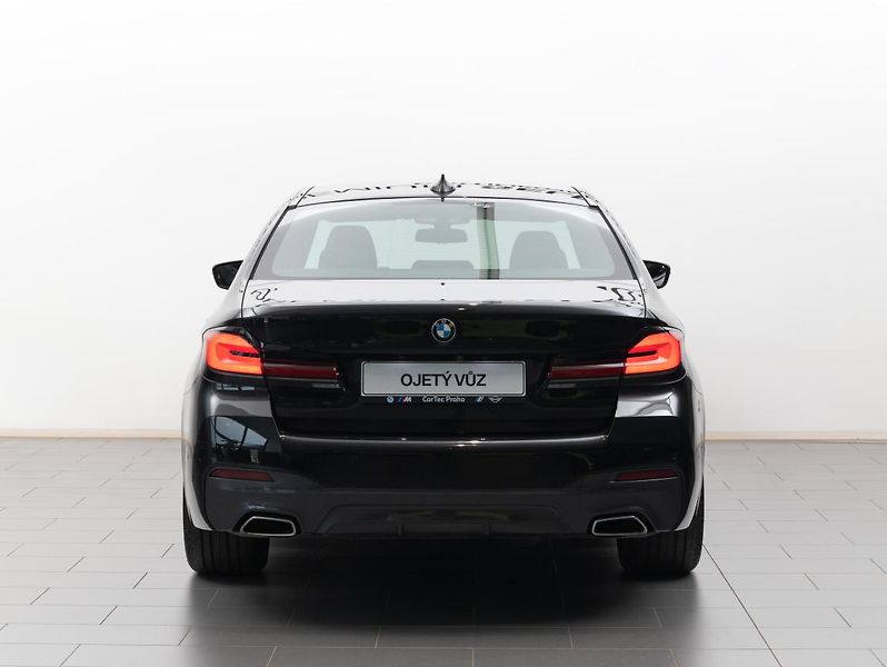 BMW Řada 5 520d xDrive - fotka 4 z 22