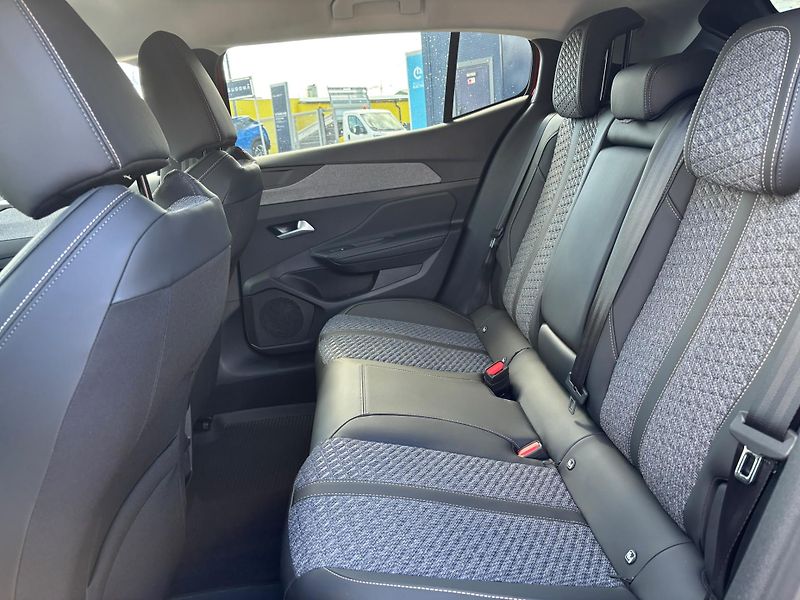 Peugeot 408 (2026) ALLURE Hybrid 145 NOVINKA - fotka 19 z 21