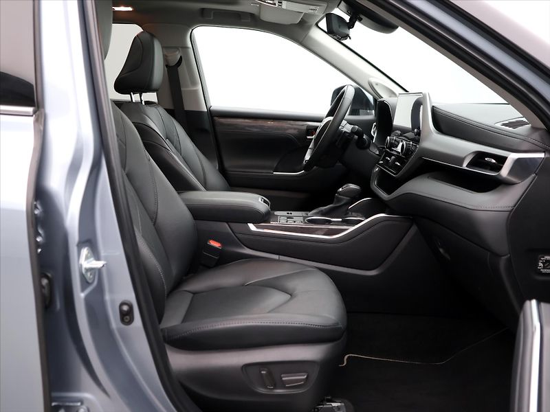 Toyota Highlander 2,5 Hybrid 140kW Executive CZ - fotka 12 z 34