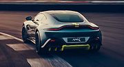 Aston Martin Vantage AMR má standardně manuální převodovku a karbonové brzdy