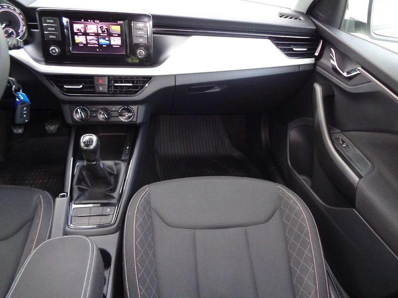 Škoda Scala 1.0 TSi Ambition  81kW - fotka 15 z 23