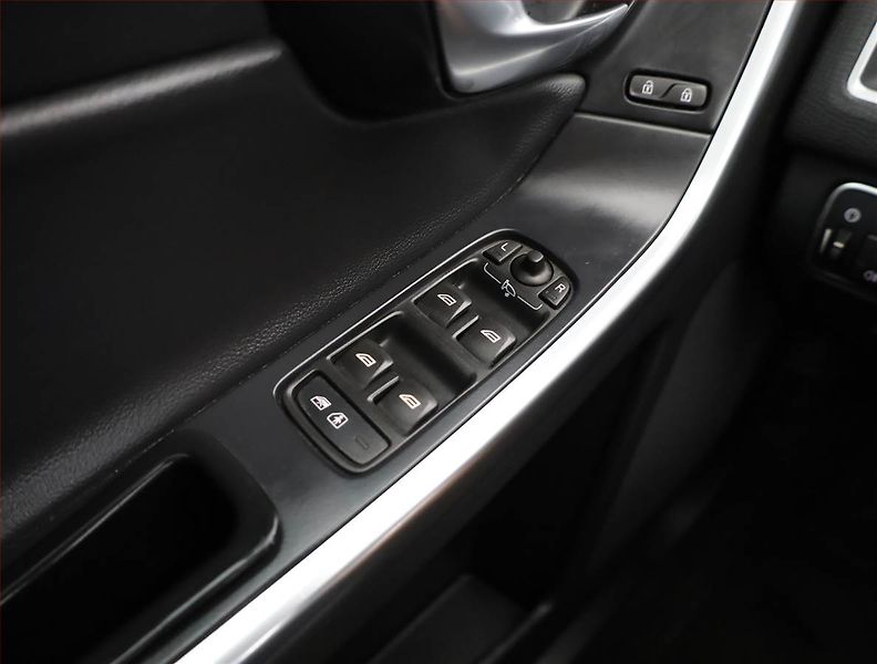 Volvo XC60 (2015) Summum D5, 4X4, Automat - fotka 16 z 21