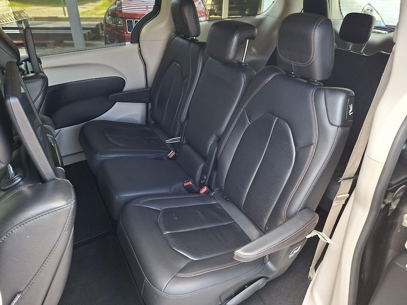 Chrysler Pacifica (2018) 3,6L,Top výbava, REZERVACE - fotka 14 z 44