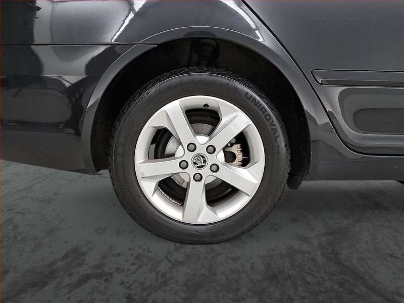 Škoda Octavia (2010) Ambiente 1.6 TDI, Serv.kniha - fotka 15 z 15