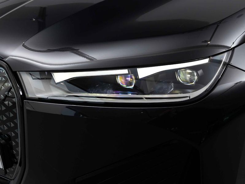 BMW iX xDrive40 - fotka 7 z 21