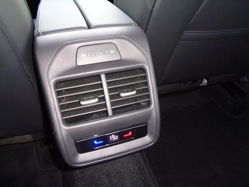 Volkswagen Passat 2.0 TDI DSG BUSINESS  110 KW - fotka 27 z 30