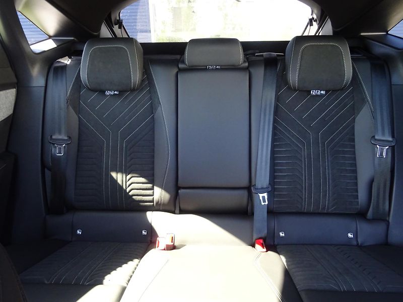 Peugeot 3008 (2026) GT Elektromotor 157kW / 210k - fotka 16 z 51
