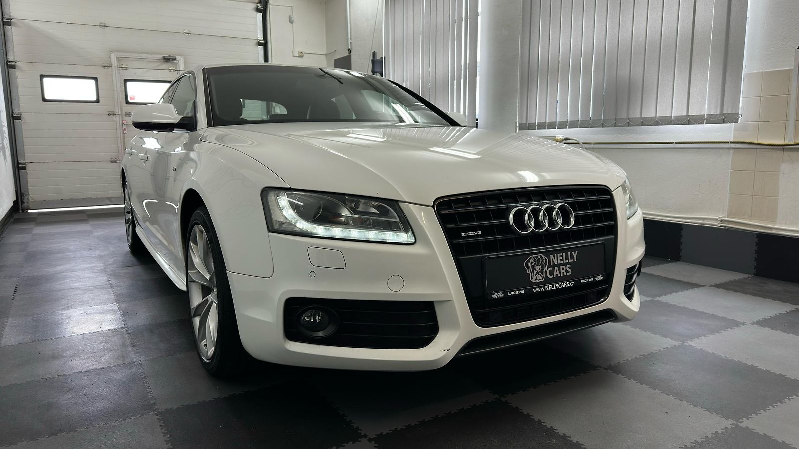 Audi A5 QUATTRO / 2 SADY GUM 