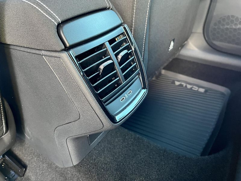Škoda Scala 1.0TSI MONTE CARLO 7DSG 85kW - fotka 20 z 24