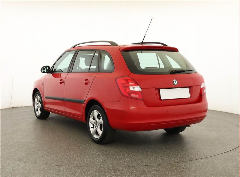 Škoda Fabia (2010) Ambiente 1.2 TSI, Automat - fotka 4 z 14