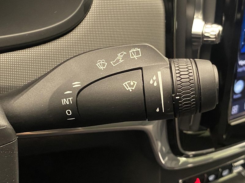 Volvo V90 T6 AWD RECHARGE DARK PLUS AUT - fotka 23 z 54