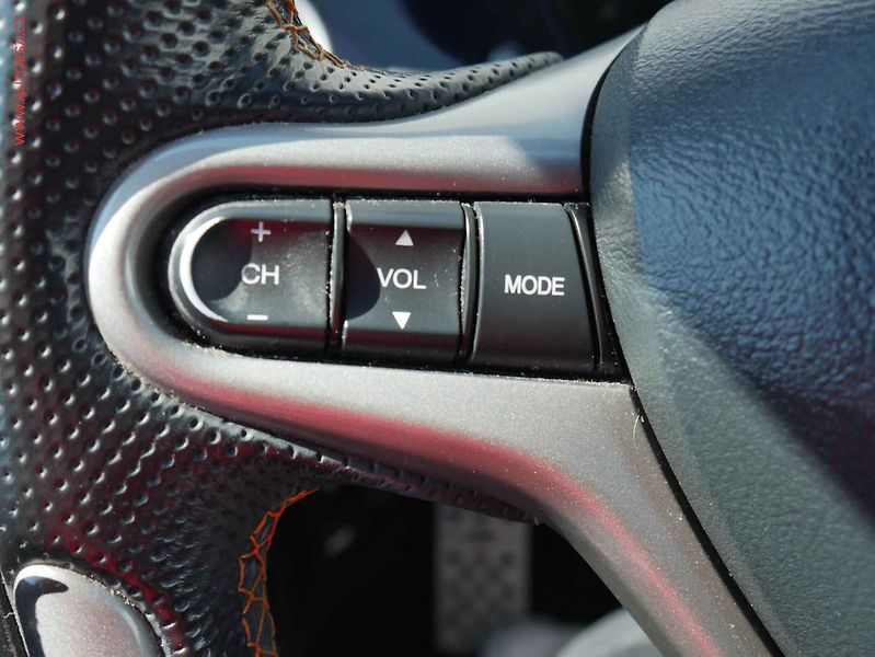 Honda Civic (2006) 1.8i-VTEC, ČR, Klima - fotka 13 z 16
